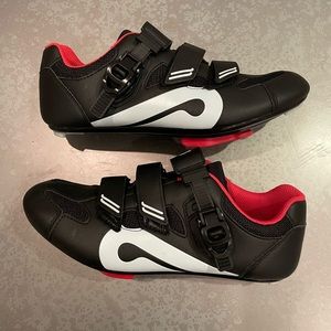 Peloton cycling shoes size 44 (US 10.5)